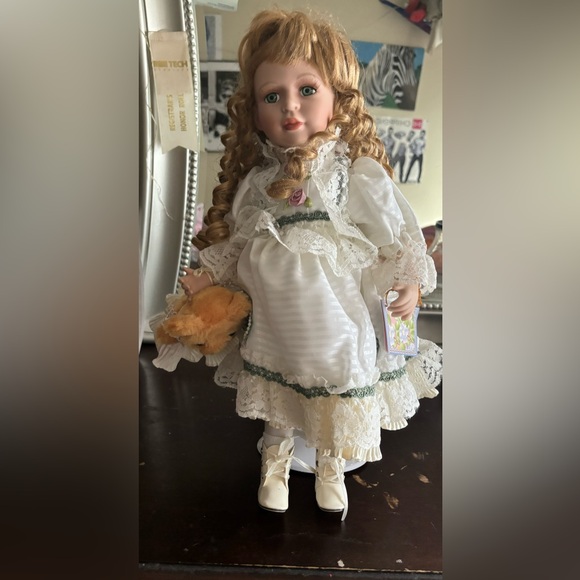 Cathay Collection Annabel - Picture 2 of 3